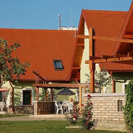 Holiday Kehidatermal.9 Papucshegy